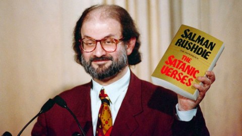 “Şeytan ayələri” yenidən bestseller oldu