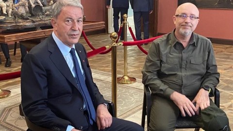 Hulusi Akar ukraynalı həmkarı ilə görüşdü