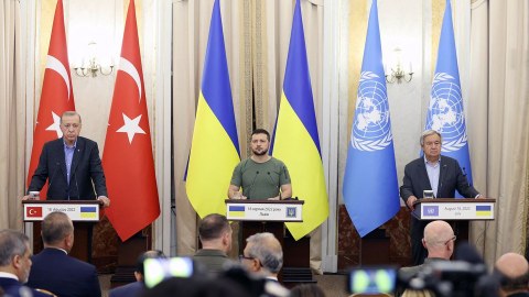 Zelenski Rusiya ilə bu şərtlə danışıqlar aparacaq