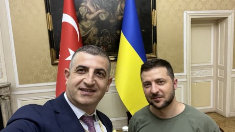 Bayraktar Zelenskini qəhrəman adlandırdı