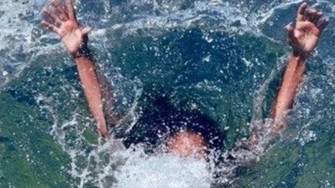 İki azyaşlı övladını xilas etməyə çalışan ata və əmi suda boğulub
