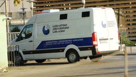 Məhbus özünü güllələdi