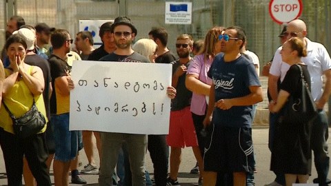 Gürcüstanda məhbus ailələri etiraza qalxdı