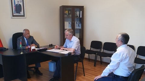 Vahid Əhmədov seçicilərin problemlərini dinlədi