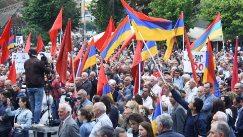 İrəvanda Paşinyana qarşı mitinqlər başladı