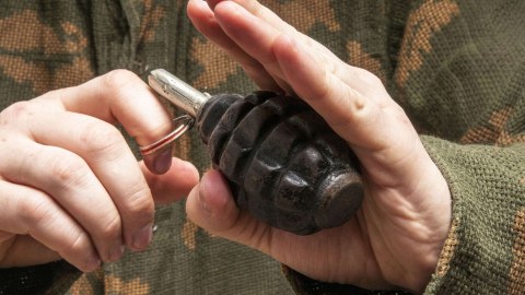 Boşandığı arvadını görmək üçün evdə qumbara partlatdı 