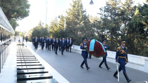 Tokayev Şəhidlər xiyabanını ziyarət edib - FOTO