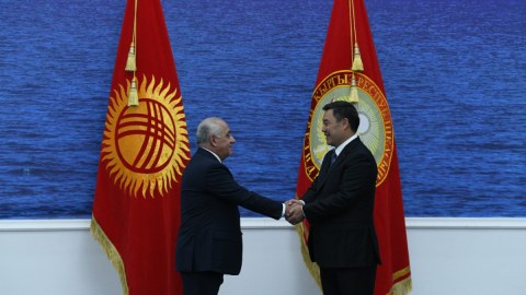 Əli Əsədov Qırğızıstan Prezidenti ilə görüşdü