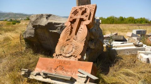 Ermənilər Laçından 46 “xaçkar” söküb apardılar - FOTOLAR