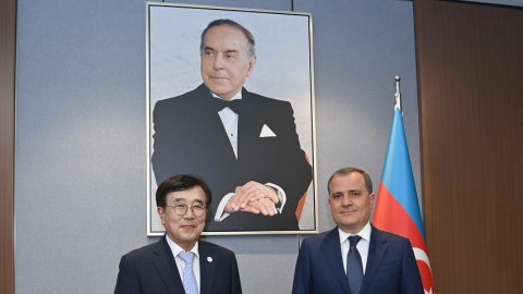 Nazir Koreya rəsmisinə Qarabağdakı işlərdən danışdı