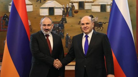 Paşinyan Mişustinlə görüşüb 