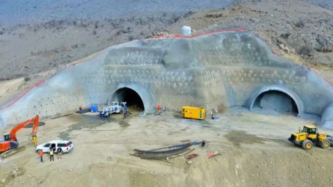 Xarici diplomatlar Əhmədbəyli-Füzuli-Şuşa yolu üzərindəki tunellə tanış oldular