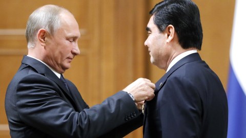 Putin Berdiməhəmmədovu ordenlə təltif etdi