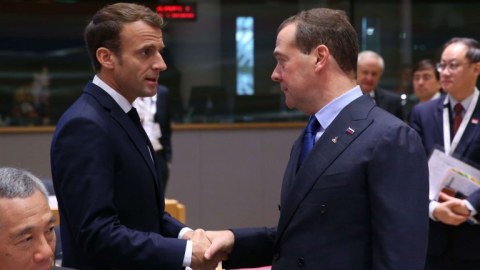 "Makron yaxşı həkimdir, düzgün diaqnoz qoyur" - Medvedev 
