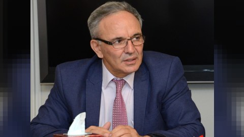 Əflatun Amaşov Mətbuat Şurasından GEDİR