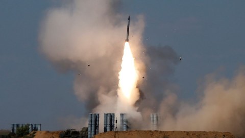 Rusiya Suriyadakı S-300-ləri Krıma apardı - FOTO