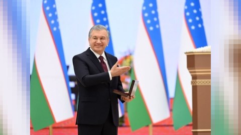 Özbəkistan Prezidenti azərbaycanlı müğənni və alimləri mükafatlandırdı - ADLAR