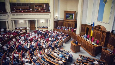 Ukraynada qalmaqallı media qanunu birinci oxunuşda qəbul edildi 