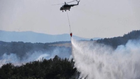 Qəbələdə meşə yanır - Helikopter göndərildi