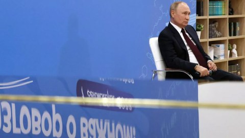 Mən hələ də öz üzərimdə çalışmalıyam - Putin 
