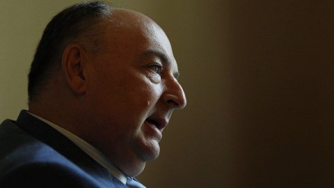 Rus milyarderin 11 villasına həbs qoyuldu