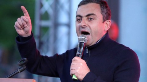 Müxalifət Paşinyanı devirmək üçün hərəkətə KEÇDİ
