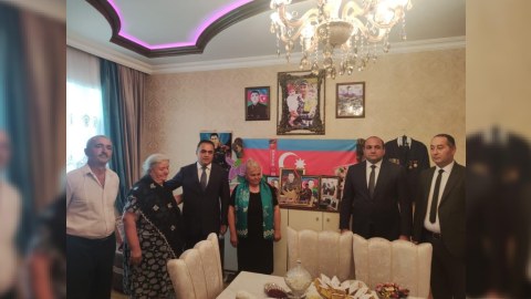 İcra başçısı şəhid ailəsinin evində olub