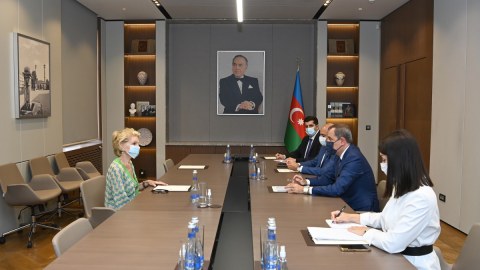 Ceyhun Bayramov Hedva Seri qəbul edib