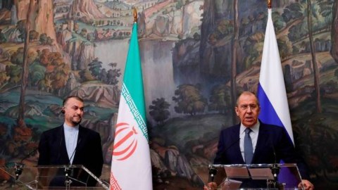 Lavrov iranlı həmkarı ilə telefon danışığı apardı
