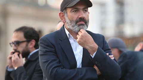 Ermənistan hakimiyyəti Rusiya və ABŞ-ın arasında qalıb - ŞƏRH