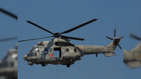 Türkiyə helikopteri qəza enişi etdi - Ölən var