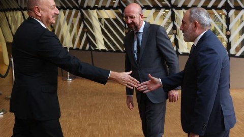 “Əliyev təkid edir ki, ona yol yox, dəhliz lazımdır”