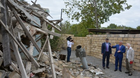 Yaponiya şirkətinin nümayəndələri Tərtərdə dağılmış evlərə baxıb