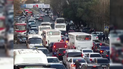Bakıda 166 avtobus GECİKİR