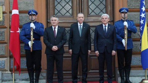 Ərdoğan Balkan səfərində - Qapalı görüşlər keçirildi