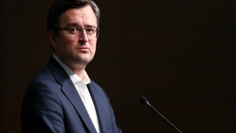 Yeni nazir ilk zəngini Kulebaya edib 