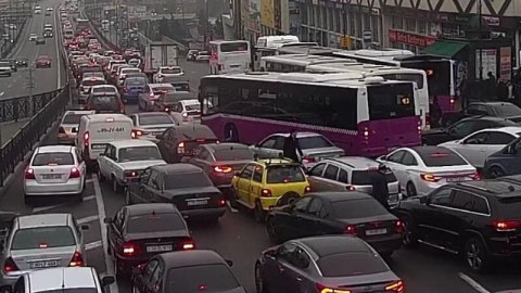 Bakıda 90-a yaxın avtobus gecikir