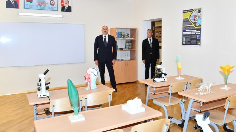 İlham Əliyev 35 nömrəli məktəbdə - FOTOLAR