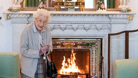 Britaniya kraliçası VƏFAT ETDİ 