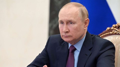 Putin kraliçanın ailəsinə başsağlığı verdi
