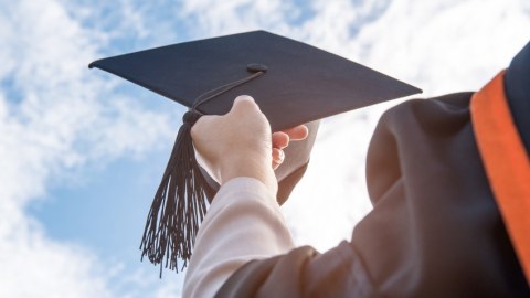 Xaricdə təhsil alan 12 doktorant bu universitetlərdə çalışacaq