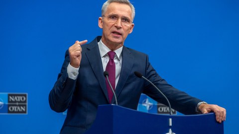 NATO-nun baş katibi Ukrayna Ordusunun uğurlarından danışıb
