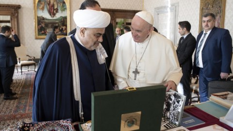 Şeyx Qazaxıstanda Roma Papası ilə görüşəcək