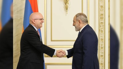 Paşinyan ABŞ rəsmisilə Azərbaycanı müzakirə etdi