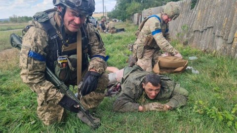 Rus polkovnik Ukrayna hərbçilərinə əsir düşdü - FOTO