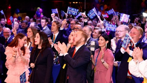 İsveçdə seçki - Hakim partiya yenidən qələbə qazanır