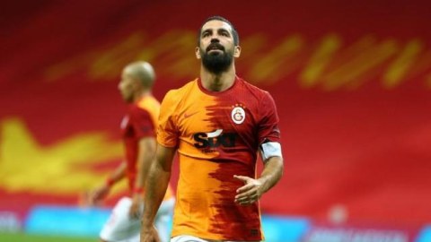 Arda Turan karyerasını başa vurdu