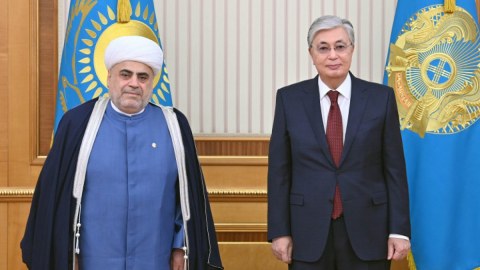 Tokayev Allahşükür Paşazadəni qəbul edib