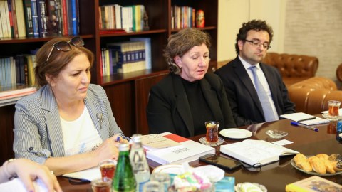 Rektor səfirliklərin missiya rəhbərləri ilə görüşüb