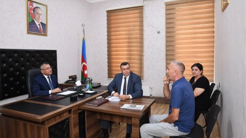 Komitə sədri vətəndaşları dinlədi
